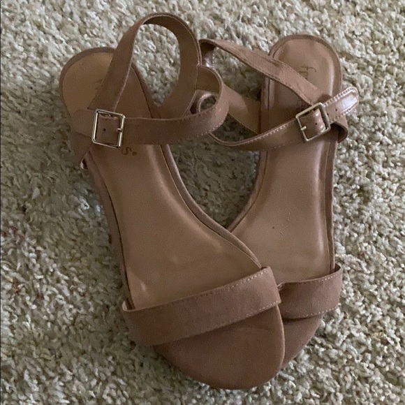sandals with a little heel - Picture 1 of 2